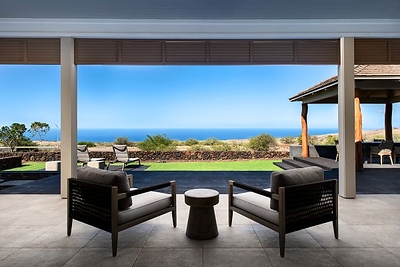 Residences include expertly curated amenities such as signature kitchens, luxury appliance suites, spa-inspired bathrooms, custom cabinetry, architectural doors and windows, and a variety of interior finish options.
