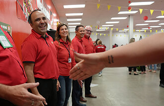 Home Hardware nommée « Meilleure entreprise de détail au Canada en matière de culture d’entreprise » par Forbes