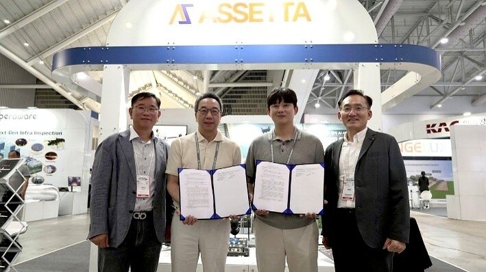 From Left to Right: Maj. Gen. (Ret.) M.K. Yim, CEO Spencer Huh, CEO Hyung-Jun Kim, Gen. (Ret.) C.J. Ko From Left to Right: Maj. Gen. (Ret.) M.K. Yim, CEO Spencer Huh, CEO Hyung-Jun Kim, Gen. (Ret.) C.J. Ko