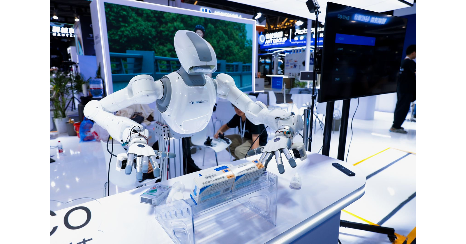 BrainCo Debuts World's First Integrated Brain-to-Robot AI R&D Platform at WAIC 2026 — GLOBAL — Aslikannih