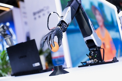 BrainCo Debuts World's First Integrated Brain-to-Robot AI R&D