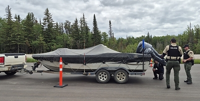 Pêches et Océans Canada collabore avec le gouvernement du Manitoba pour effectuer la deuxième inspection éclair de détection des espèces aquatiques envahissantes sur l'autoroute 1