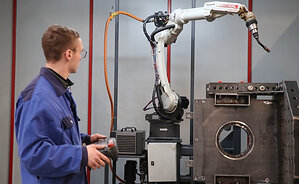 DIE HOPF GMBH STEIGERT DIE PRODUKTIVITÄT UND SCHWEISSQUALITÄT MIT DEM PANASONIC-SCHWEISSROBOTERSYSTEM