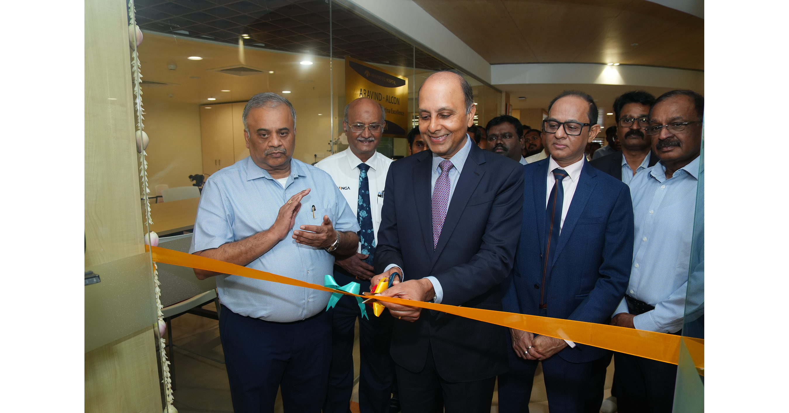 Aravind Eye Care System und Alcon eröffnen in Coimbatore, Indien, ein globales Kompetenzzentrum für die Ausbildung im Bereich Netzhautmedizin
