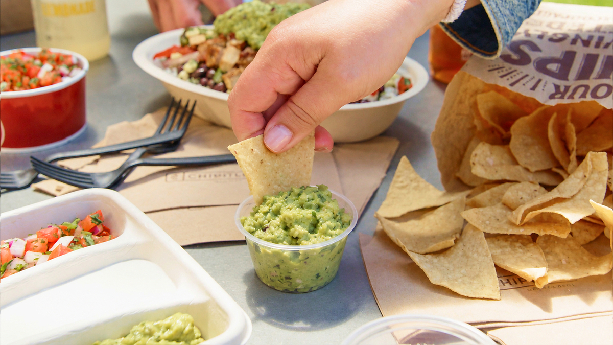 CHIPOTLE CELEBRATES NATIONAL AVOCADO DAY WITH FREE CHIPS AND GUAC