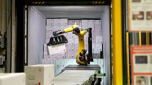 RockyOne automates container unloading at BAUHAUS' Krefeld center.