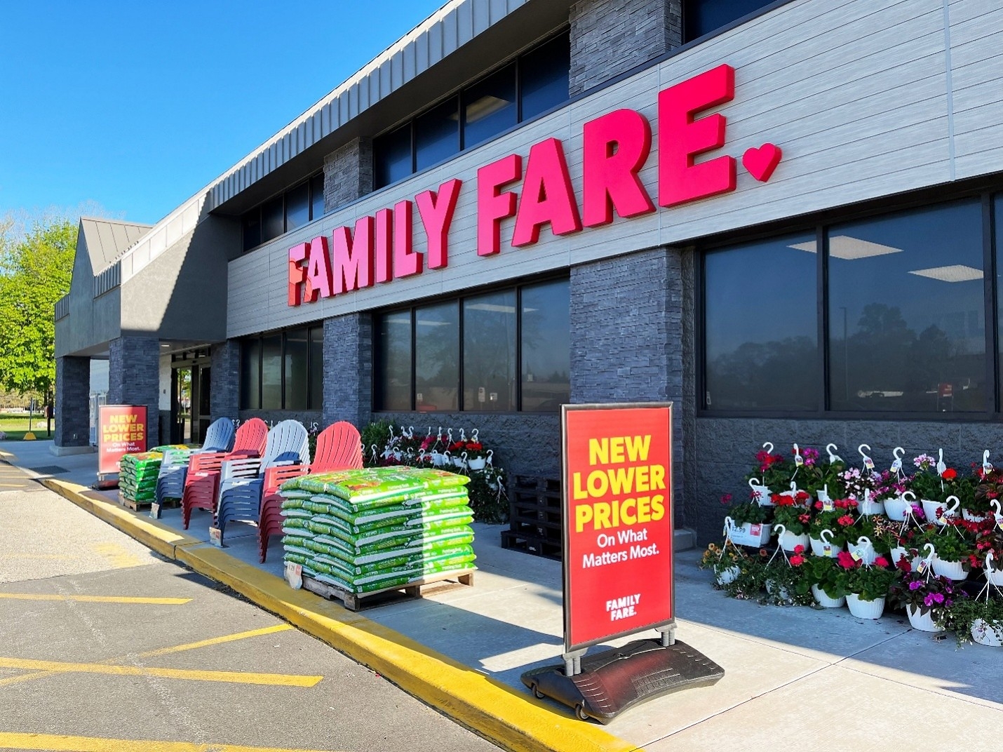 C&amp;S Wholesale Grocers Lowers Prices on Thousands of Items Across Midwest Hometown Grocery Stores