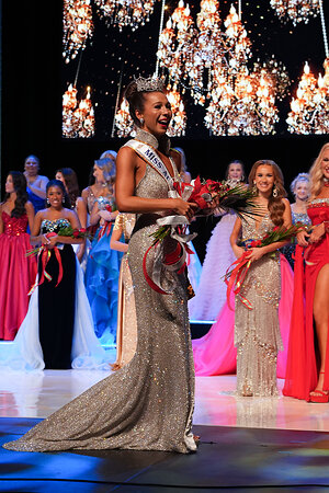 Zoie McGuyer Crowned Miss Alabama Volunteer 2027