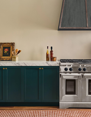 Wall: Beachcomber SW 9617 - Base Cabinets: Cascades SW 7623
