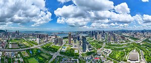 前海向優、向上、向外、向新、向港、向強，上半年發展更加生機勃勃