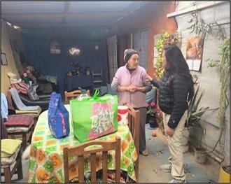 Hot Chili Community Team providing support to neighbours of the Costa Fuego Project