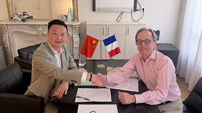 MOYOM Founder & CEO Guangming Lin and Dr. Patrick Trévidic This image opens in the lightbox