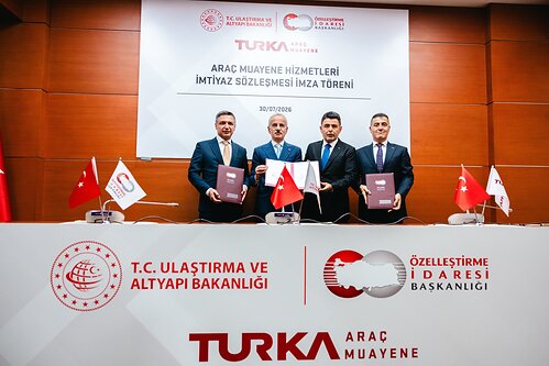 From left to right: Bekir Emre Haykir, President of Türkiye's Privatization Administration; Abdulkadir Uraloğlu, Minister of Transport and Infrastructure; Osman Boyraz, Deputy Minister of Transport and Infrastructure; and Halis Ezer, Chairman of TURKA, at the signing ceremony for the concession agreement covering Türkiye's vehicle inspection services in Ankara. From left to right: Bekir Emre Haykir, President of Türkiye's Privatization Administration; Abdulkadir Uraloğlu, Minister of Transport and Infrastructure; Osman Boyraz, Deputy Minister of Transport and Infrastructure; and Halis Ezer, Chairman of TURKA, at the signing ceremony for the concession agreement covering Türkiye's vehicle inspection services in Ankara.