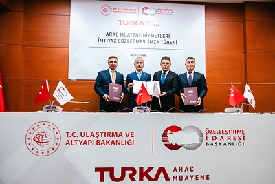 From left to right: Bekir Emre Haykır, President of Türkiye's Privatization Administration; Abdulkadir Uraloğlu, Minister of Transport and Infrastructure; Osman Boyraz, Deputy Minister of Transport and Infrastructure; and Halis Ezer, Chairman of TURKA, at the signing ceremony for the concession agreement covering Türkiye's vehicle inspection services in Ankara.