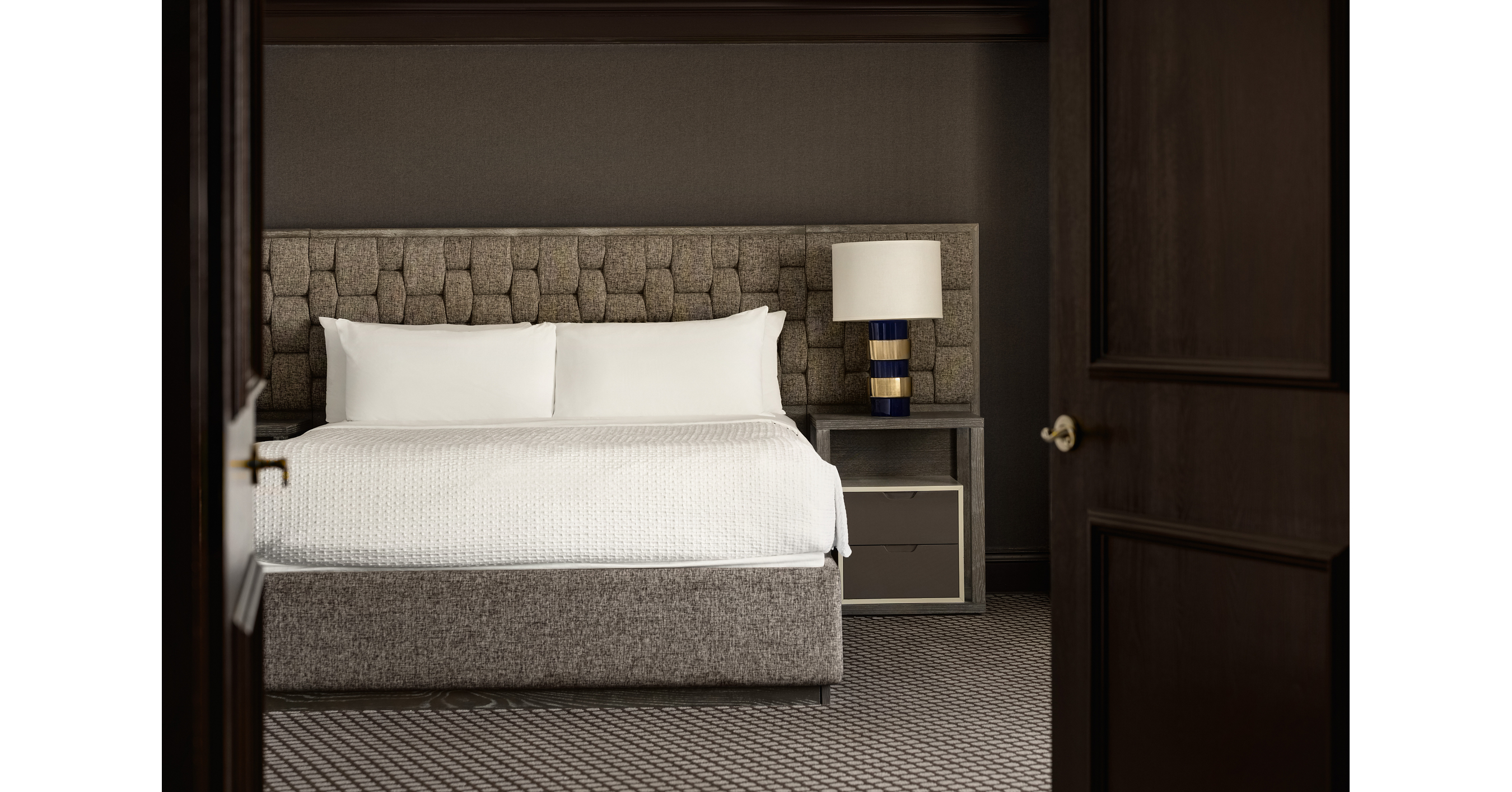 TREASURE ISLAND TI LAS VEGAS HOTEL OFFICIALLY JOINS HANDWRITTEN COLLECTION