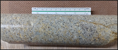 Figure 4 - Outcropping felsic ignimbrite (above) with flattened porphyritic lapilli fragments; porphyritic felsic lapilli tuff (below) in EZD0008 (88.0m depth)