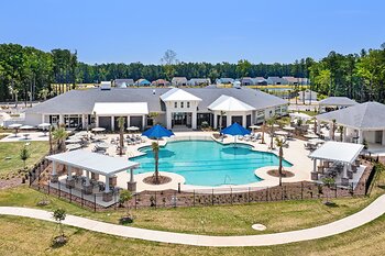 K. Hovnanian's® Four Seasons at Carolina Oaks: Clubhouse and Pool