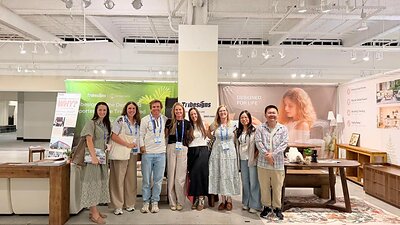 Group Photo of the Tribesigns Team and The Home Depot Team