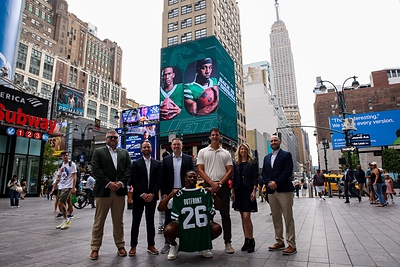 OUTFRONT and the New York Jets unveiled their exclusive, multi-year partnership during the "Back to Football" campaign event, featuring legendary Jets linebacker Bart Scott and introducing OUTFRONT as the exclusive IRL media partner for Jets advertisers.