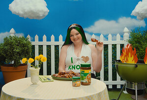 Knorr and Meg Stalter Serve Up Weeknight-Ready, Slow-Roasted Flavor at the Ultimate Chicken Roast