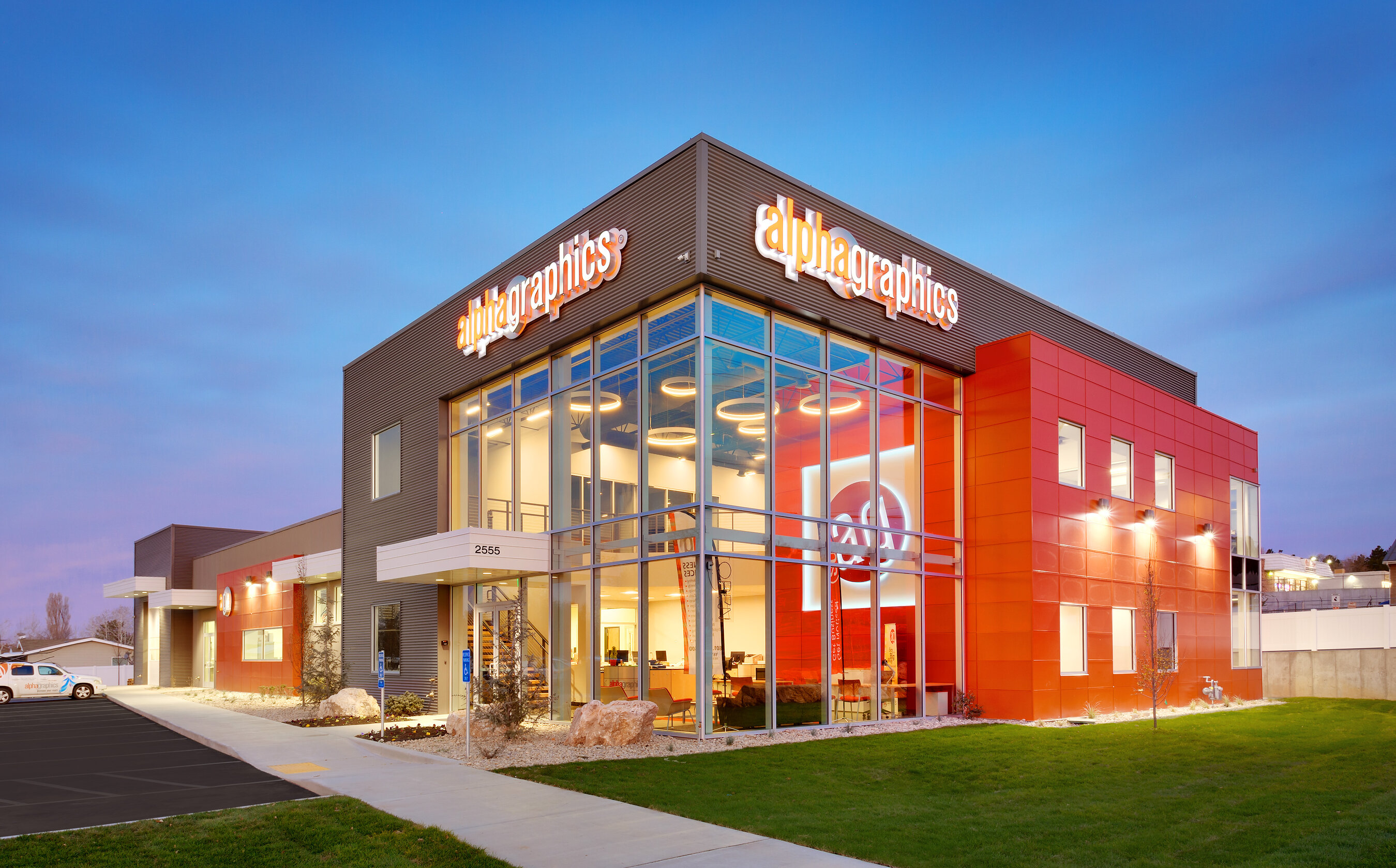 AlphaGraphics steigt auf Platz 21 der Printing Impressions 300-Liste auf