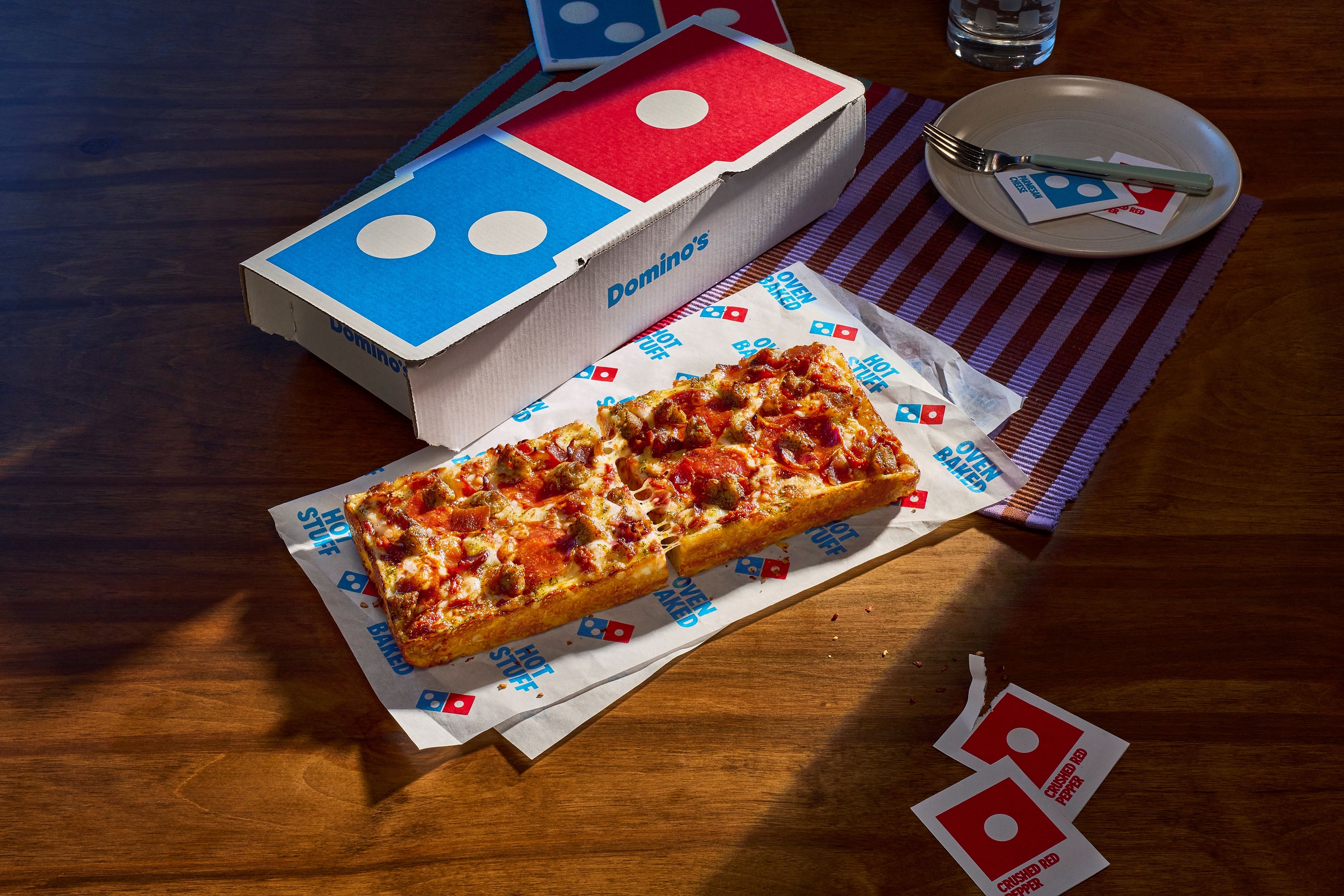 Domino’s lanzará una pizza con forma de ficha de dominó 2 Domino Hero Shot