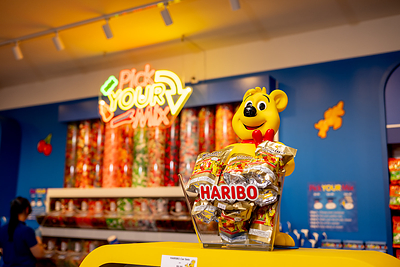 The iconic HARIBO Goldbear welcomes fans to the Pick-and-Mix experience at the company’s first-ever U.S. retail store at Woodbury Common Premium Outlets in Central Valley, New York, where shoppers can create customizable candy blends, discover exclusive merchandise and enjoy playful surprises throughout the store.