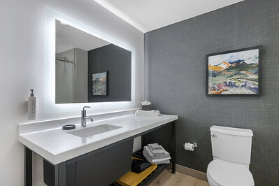 Cambria Hotel Bend - Mt. Bachelor bathroom