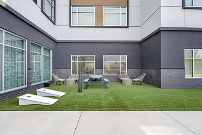Cambria Hotel Bend - Mt. Bachelor courtyard