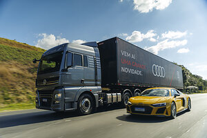 VW Meteor transporta showcar da Fórmula 1® da Audi do Brasil