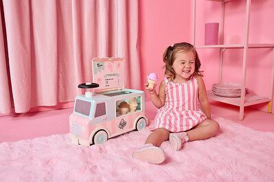 Ice Cream Scoot N’ Serve is great for both indoor and outdoor play! This comfortable ride-on includes an interior ice cream bar for endless imaginative fun.   