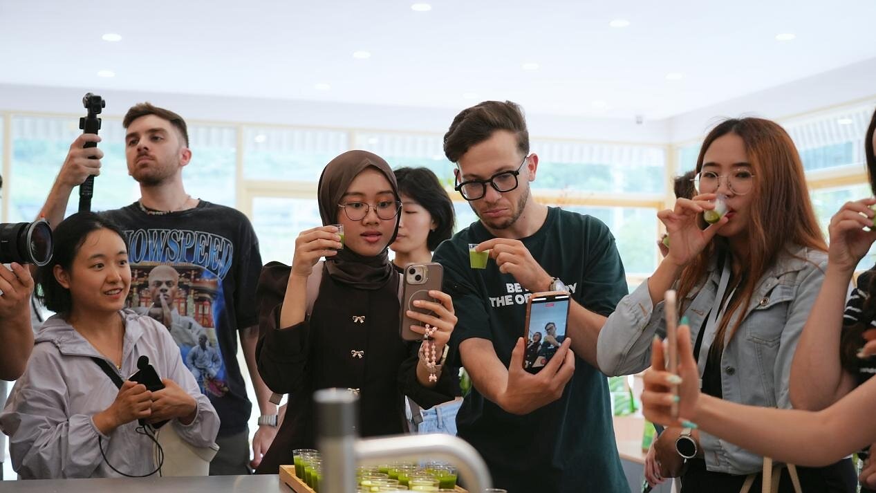 La Gen Z Explore la Voie de Guizhou vers les Marchés Mondiaux