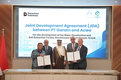 Left to right: Mr. Abraham Mose (President Director of PT GARAM), H.E. Mr. Rosan Roeslani (CEO Danantara, Minister of Investment of the Republic of Indonesia), H.E. Mr. Faisal Abdullah Al-Amodi (Ambassador of the Kingdom of Saudi Arabia to the Republic of Indonesia), Dr. Samir J. Serhan (Group CEO of Acwa) and Mr. Tim Anderson (President Director of PT Acwa Power Indonesia) Left to right: Mr. Abraham Mose (President Director of PT GARAM), H.E. Mr. Rosan Roeslani (CEO Danantara, Minister of Investment of the Republic of Indonesia), H.E. Mr. Faisal Abdullah Al-Amodi (Ambassador of the Kingdom of Saudi Arabia to the Republic of Indonesia), Dr. Samir J. Serhan (Group CEO of Acwa) and Mr. Tim Anderson (President Director of PT Acwa Power Indonesia)