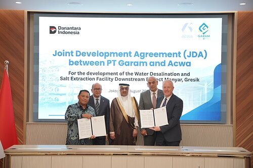 Left to right: Mr. Abraham Mose (President Director of PT GARAM), H.E. Mr. Rosan Roeslani (CEO Danantara, Minister of Investment of the Republic of Indonesia), H.E. Mr. Faisal Abdullah Al-Amodi (Ambassador of the Kingdom of Saudi Arabia to the Republic of Indonesia), Dr. Samir J. Serhan (Group CEO of Acwa) and Mr. Tim Anderson (President Director of PT Acwa Power Indonesia) This image opens in the lightbox