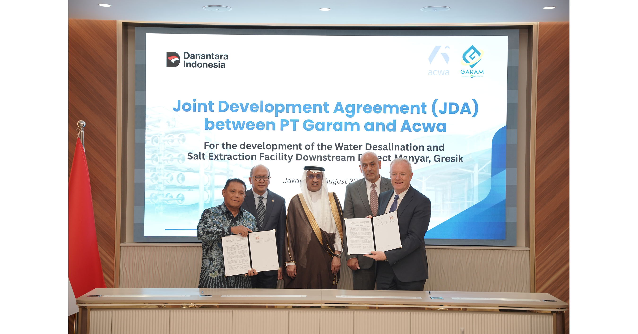 Acwa menandatangani perjanjian pengembangan bersama dengan PT GARAM untuk proyek integrasi desalinasi air laut dan garam industri dengan skala utilitas yang pertama di Indonesia