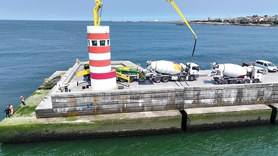 Renovation of Barra do Douro breakwater in Porto, Portugal