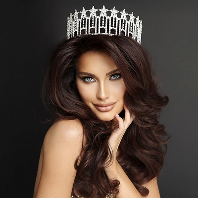 Miss World America Mary Sickler is currently in Vietnam representing the USA and inspiring women around the world by reducing the stigma around medical hair loss. Mary is wearing her Style wig by Daniel Alain.