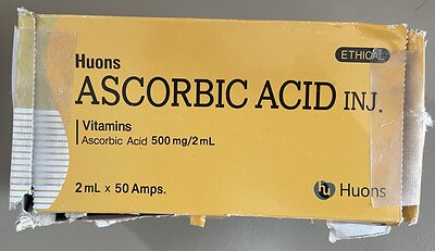 Huons ascorbic acid injection (labelled in English and a foreign language)