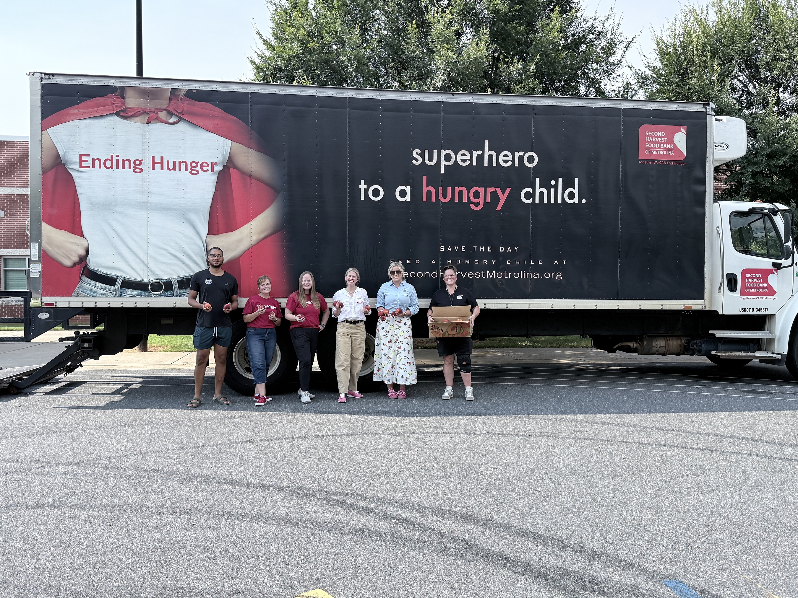 Harris Teeter and Titan Farms Celebrate 13th Annual Peaches with a Purpose Campaign