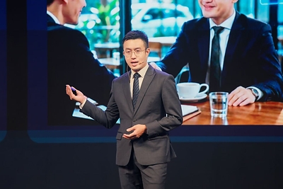 Zac Chow, Vice President of Huawei Asia Pacific Enterprise Sales Dept, delivering a speech Zac Chow, Vice President of Huawei Asia Pacific Enterprise Sales Dept, delivering a speech