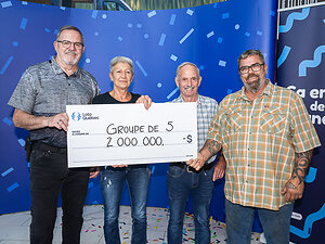 2 000 000 $ au Québec 49 - Billets achetés dans une petite communauté de l'Outaouais : 4 personnes reçoivent leur part tandis que la 5e est toujours recherchée