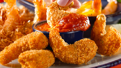 NEW Garlic Bread-Crusted Shrimp joins Red Lobster’s Endless Shrimp lineup, featuring crispy shrimp coated in a buttery garlic bread crumb crust and served with marinara sauce.