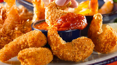 NEW Garlic Bread-Crusted Shrimp joins Red Lobster’s Endless Shrimp lineup, featuring crispy shrimp coated in a buttery garlic bread crumb crust and served with marinara sauce.