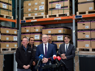 Prime Minister of Australia Marks 500,000 Home Battery Milestone, Continuing Support for Local Solar Business