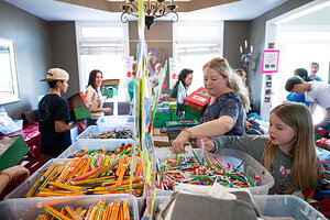 FAMILIES PACK SCHOOL SUPPLIES IN SHOEBOX GIFTS FOR CHILDREN IN NEED