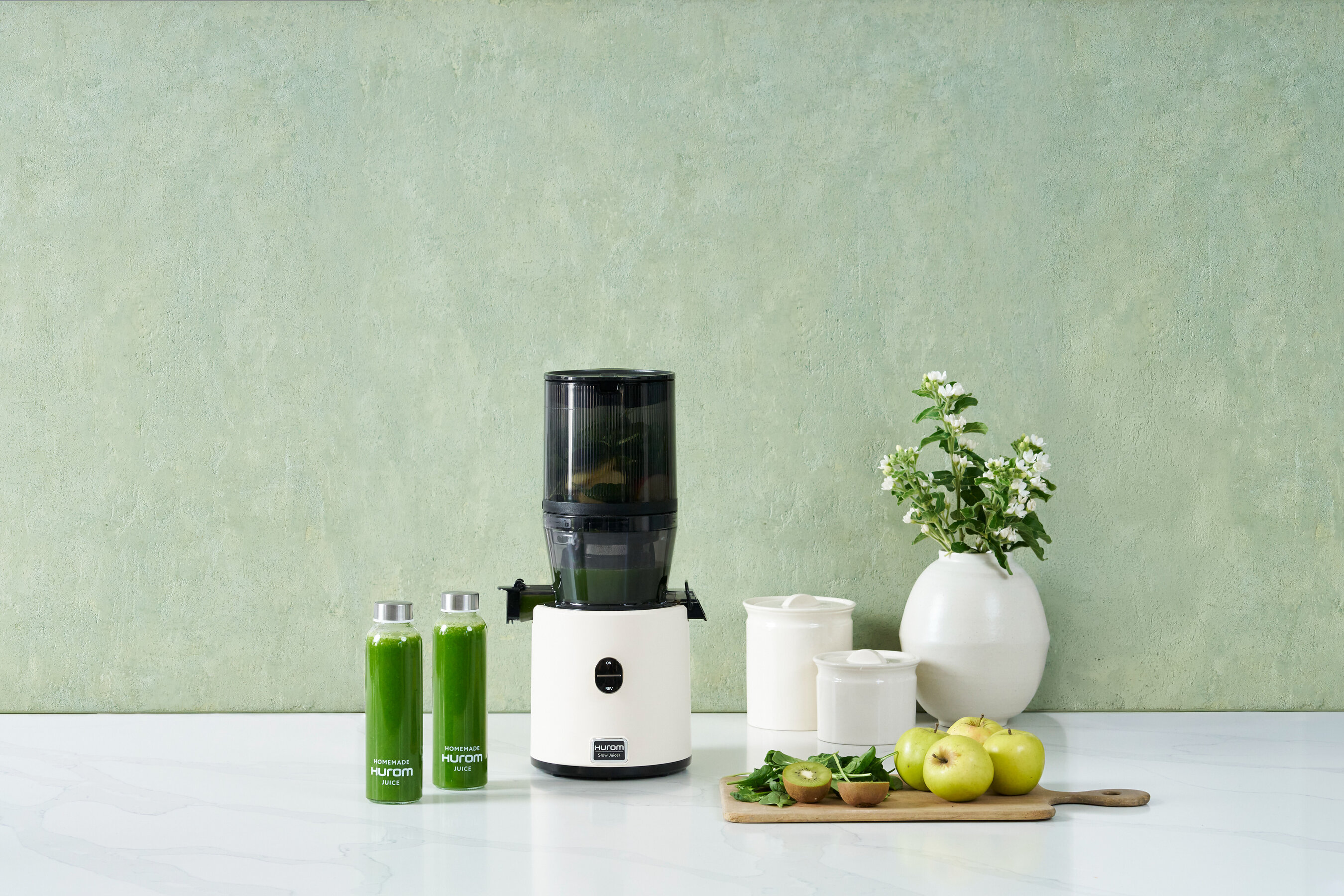 HUROM Introduces the H330 Slow Juicer, Combining Premium Performance with Eco-Conscious Design