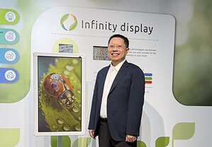 IRIS Optronics Pushes Infinity® Solar-Powered ChLCD E-Paper Technology to New Heights with 31.5-Inch Outdoor Display and Embedded Perovskite Indoor Solution