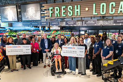 Meijer opened a new 75,000-square-foot Meijer Grocery store in Livonia, Mich., today, bringing value and fresh, convenient grocery shopping to the community. Store Director Sharron Griffin and her team demonstrated the store’s support of the community by presenting $15,000 donations to Anastasia & Katie’s Coffee Shop and Breaking Barriers Food Pantry.