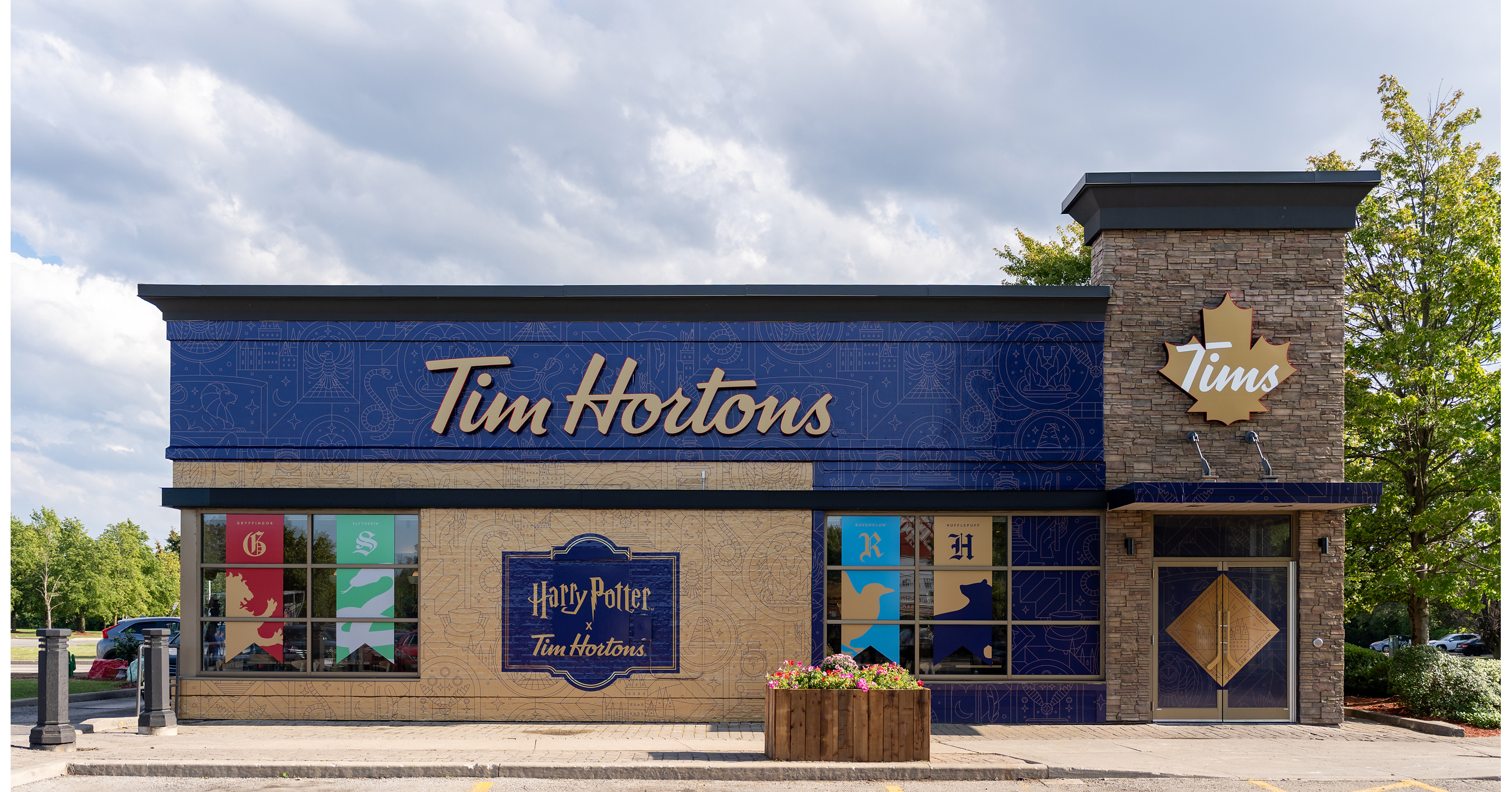 Tim Hortons® unveils Back to Hogwarts-themed restaurant takeover in Toronto to celebrate Harry Potter™ collaboration