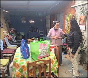 Hot Chili Community Team providing support to neighbours of the Costa Fuego Project